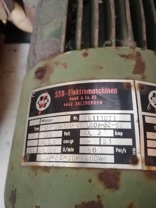 Motoreduktor niemiecki kątowy 0,66 kW z hamulcem