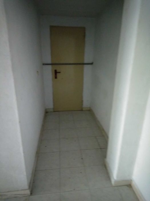 Aluga-se garagem/armazém