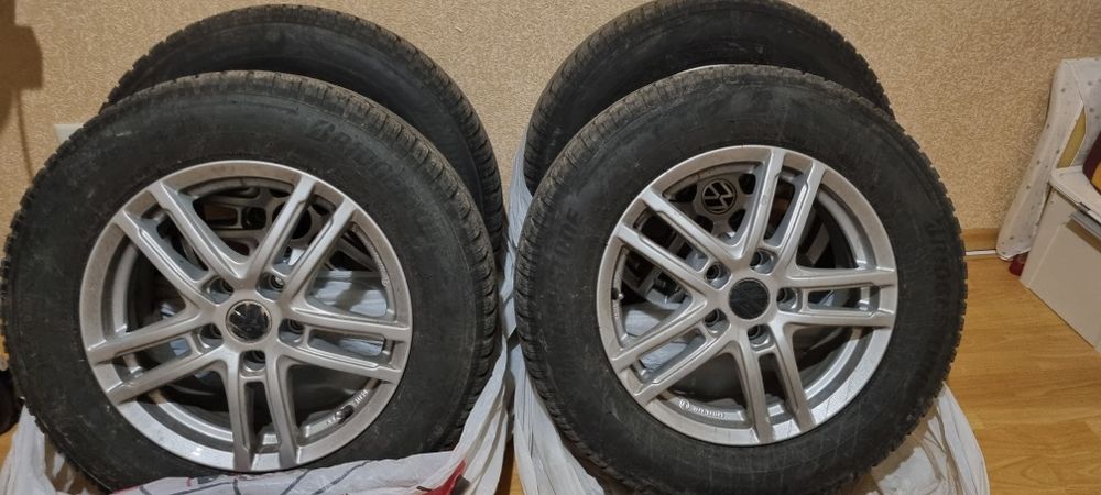 Комплект зимовий коліс (Dezent, Bridgestone 215/65 R16 102 H)