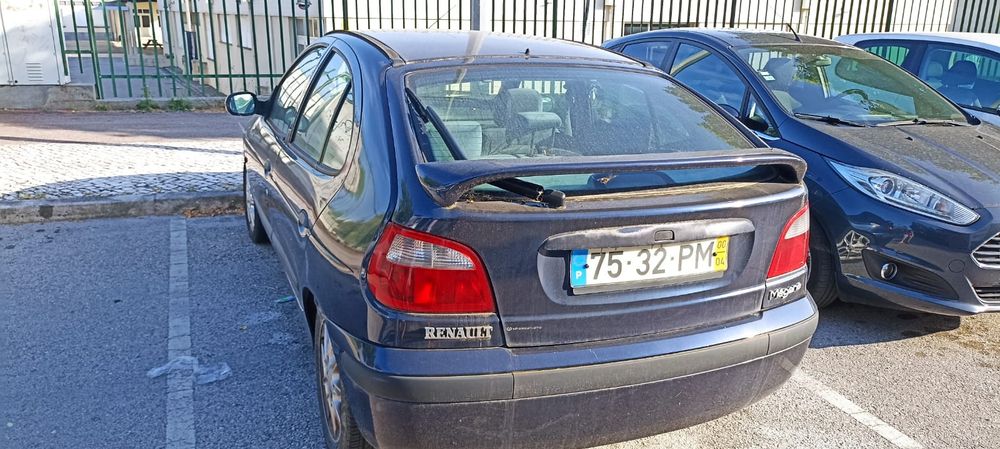 Renault Mégane 1.9 (Diesel) - Ano 2000 - Versão RXE (Para Reparar / Vendo Como Está)
Qualquer coisa estou ao dispor.