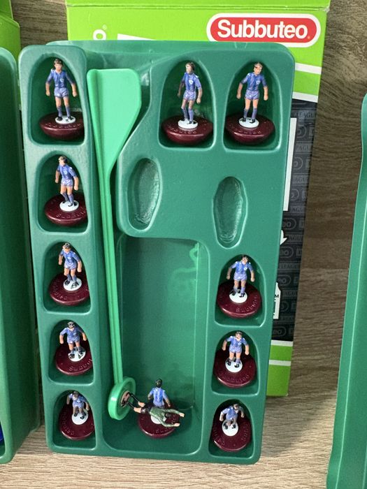 zestaw to kultowa gra planszowa w piłkę nożną Subbuteo