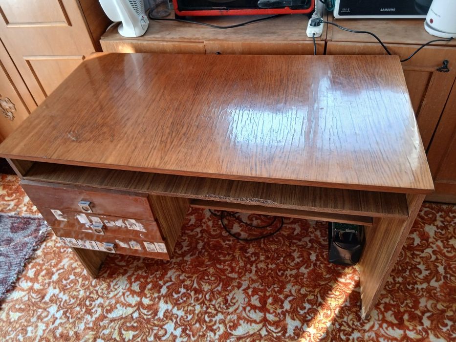 Стіл письмовий продам