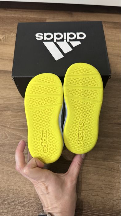 Buty dziecciece Adidas roz. 22 - 14 cm