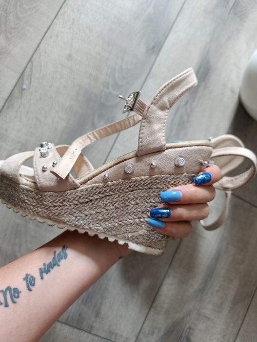 Buty na koturnie 38 na lato sandały