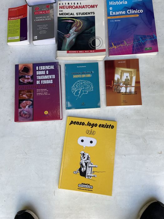 Vendo livros de Medicina e outro