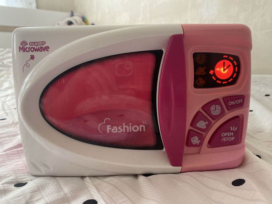 Мікрохвильова піч зі світло-звуковим ефектом