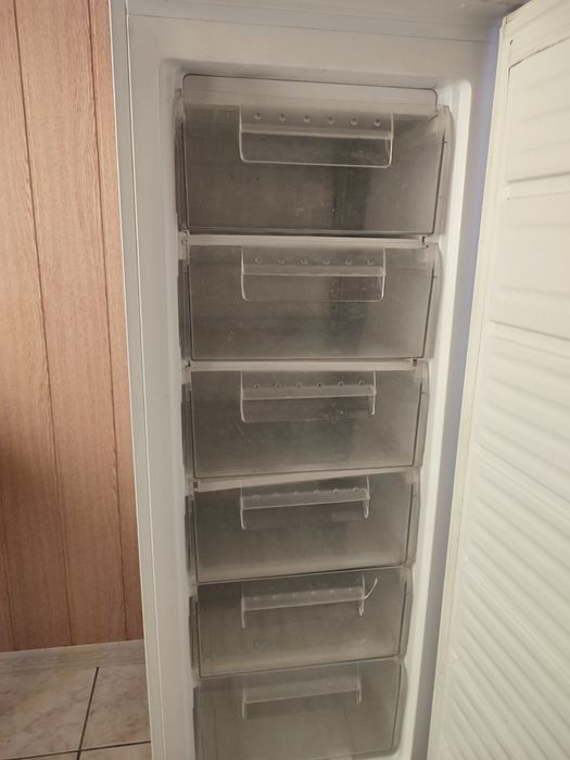 Продам морозильну камеру Candy