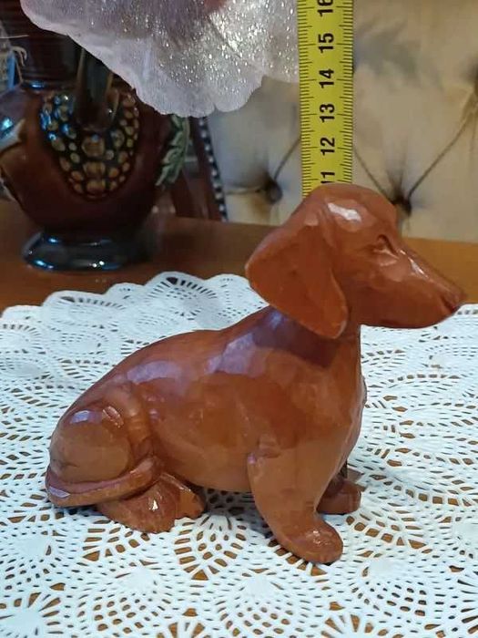 Drewniana figurka psa