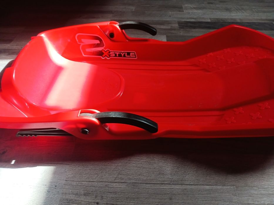 Carrinho de brincar na neve