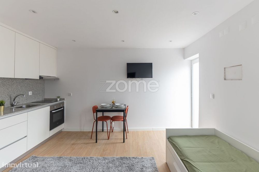 Conjunto de 3 casas independentes em Canelas