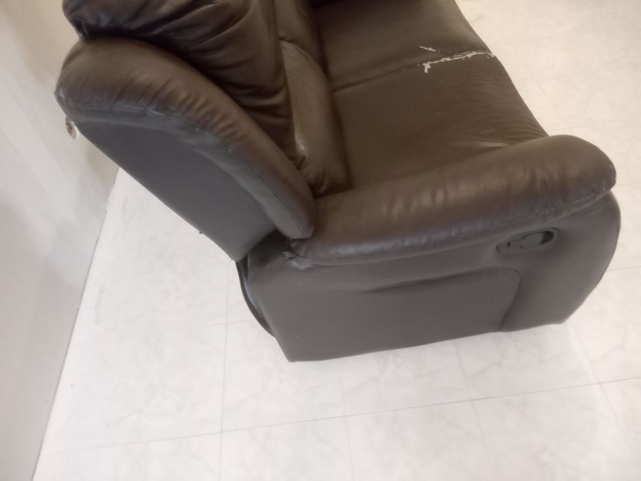 Sofá de 2 lugares.  Remesivel fàz de apoio aos pés