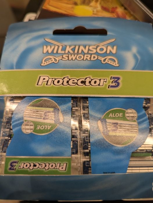 Nożyki Ostrzą Wilkinson Quatro Protector 3