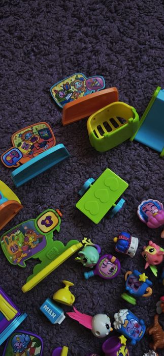 Іграшкові фігурки  Moji pops