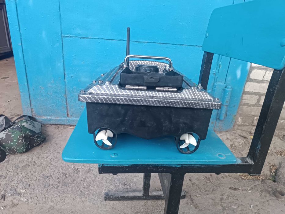 Продати кораблик для рибалки