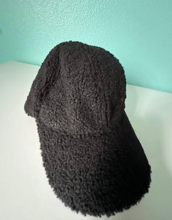 Boné preto Lefties