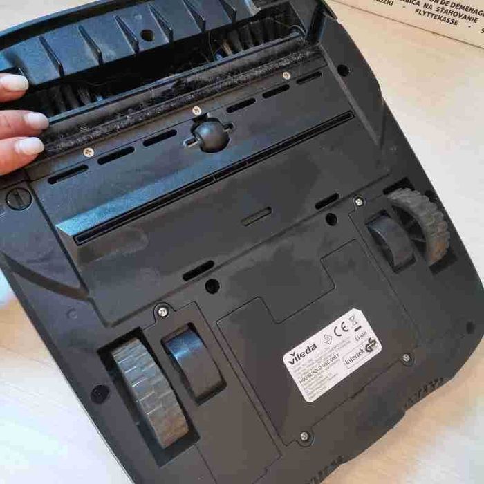 Robot sprzątający odkurzacz