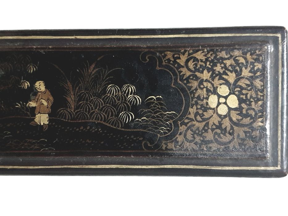 Linda antiga caixa de leque asiática em charão  pintada à mão
