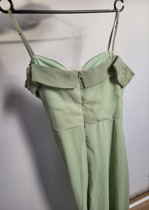 Sukienka długa litera A opadające ramiona studniówka sylwester balowa