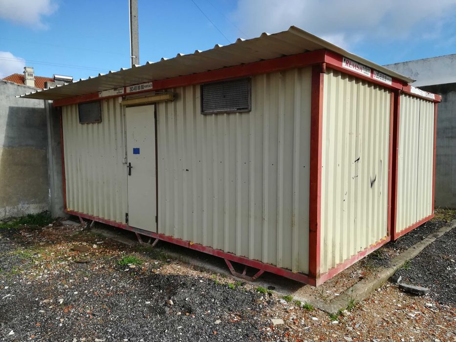 Box / Arrecadação / garagem/ contentor