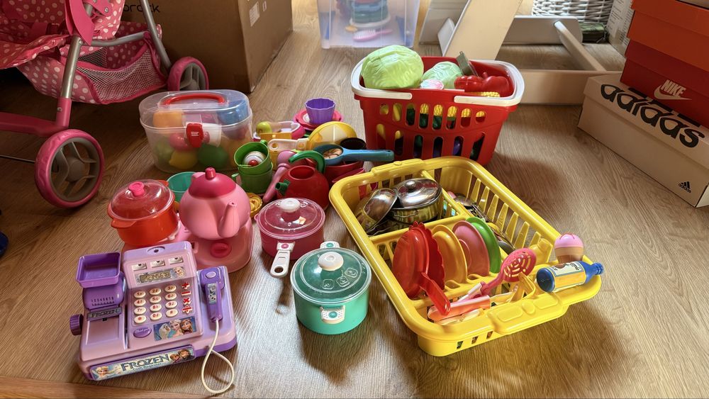 Набір посуду та овочів/фруктів