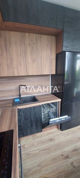 1к.м.Васильківська з ремонтом та паркомісцем. Постанови