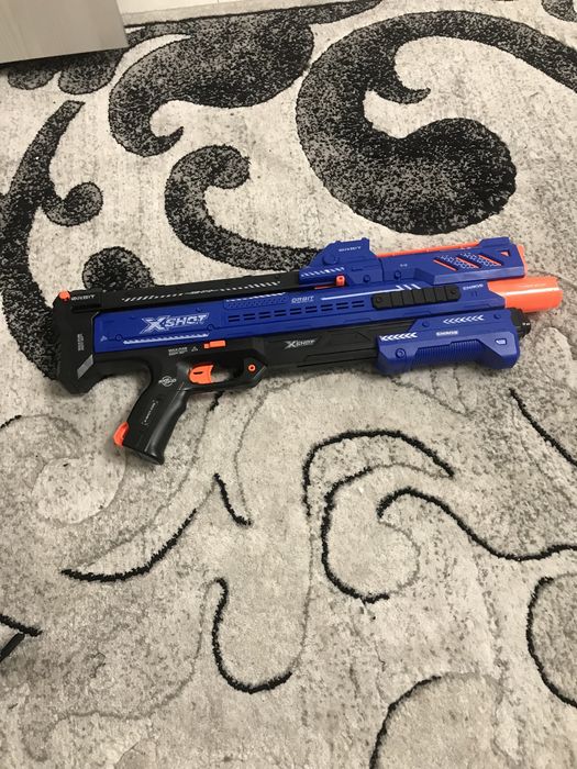 Бластери Nerf нові.