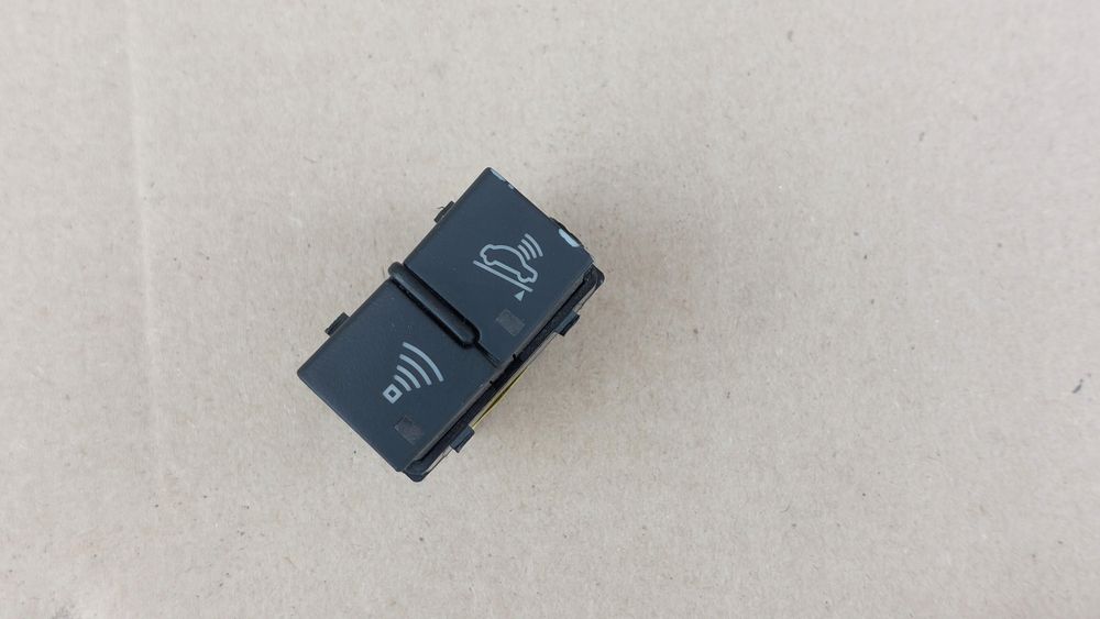 audi a4 b6 b7 8e0 00-06 przełącznik włącznik alarmu 8e2962109