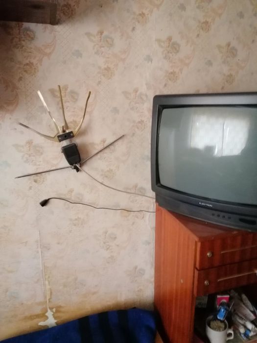 Телевізор, приставка Т2 Ergo, антенна
