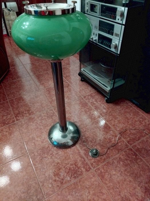 Cinzeiro de pé / candeeiro