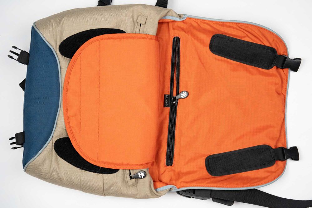 Сумка через плече Crumpler для ноутбука з мʼякою підкладкою месенджер поштальйонка для ноута має багато відділень, мессенджер через плечо почтальонка