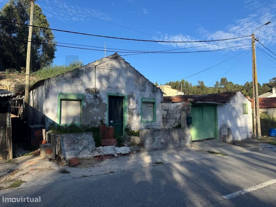 Moradia T4 para Remodelação com Potencial no Paço (Esgueira)