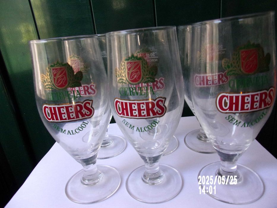 6 Copos de Cerveja com o logotipo da Cheers sem álcool