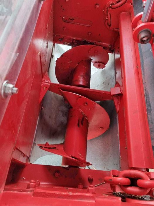 Reboque Espalhador Bilateral de Estrume Orgânico com grupo hidraulico