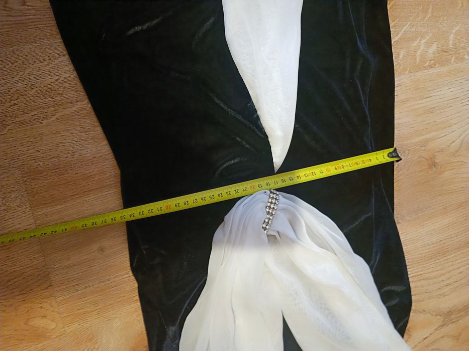 Ikona Elegancji : Vintage Black & Withe Velvet Gown