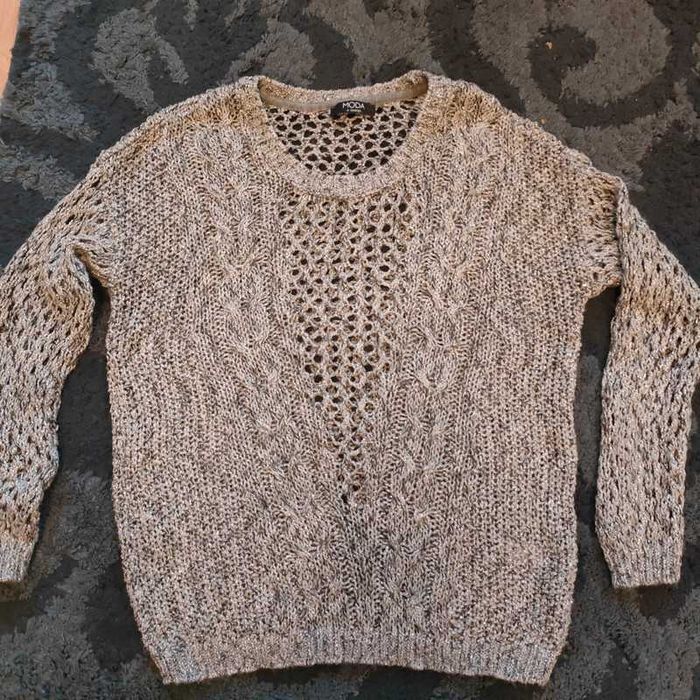 Szary ażurowy sweter