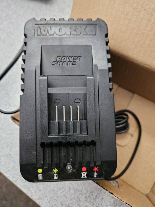 Ładowarka Worx WA3880