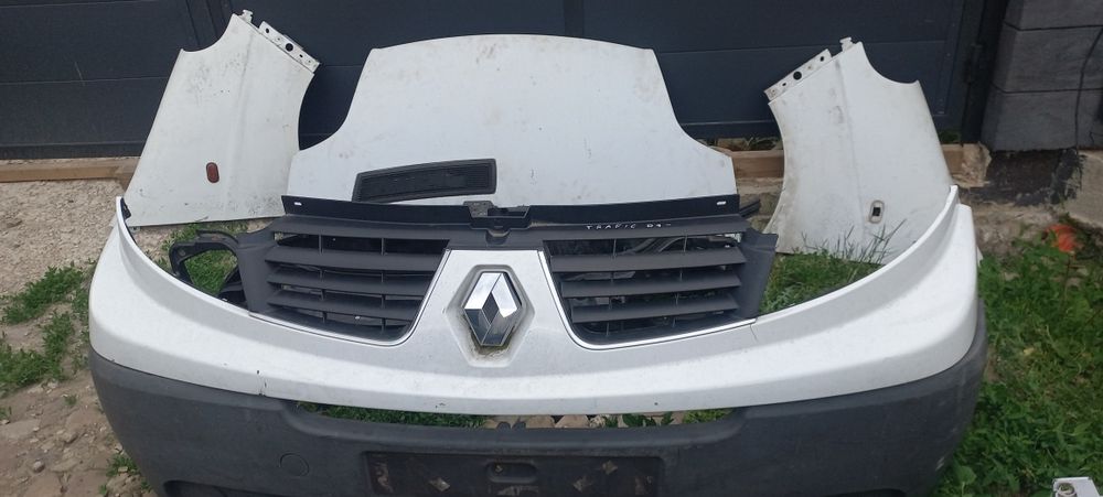 Переднє крило ліве праве Renault Trafic vivaro primastar