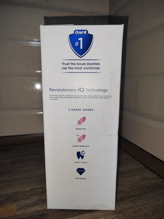 Зубна щітка Oral-B iO 4 білого кольору. Привезена із США