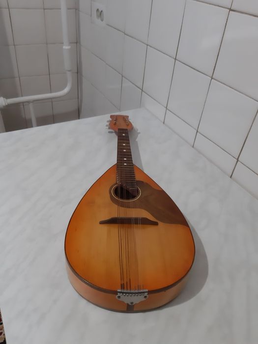 Продам мандолину 8-ми струнную