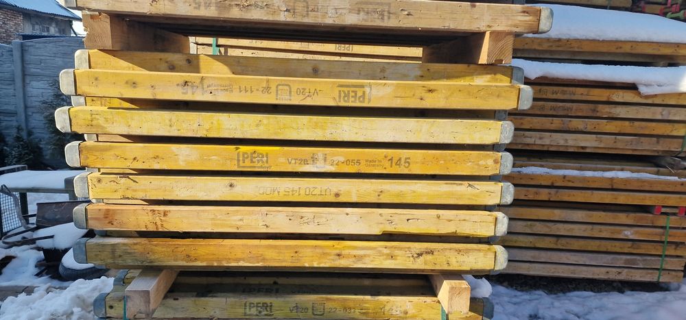 Dzwigary doki szalunki podpory budowlane stemple korony Trójnogi