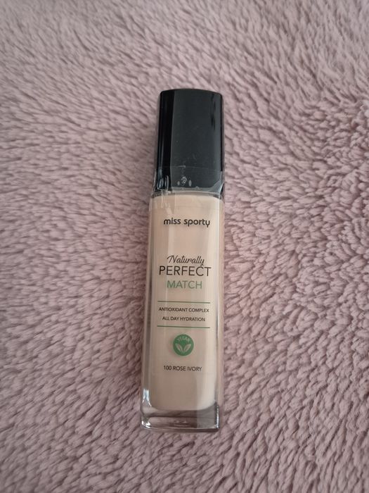 Miss Sporty Naturally Perfect Match podkład do twarzy 100 Rose Ivory