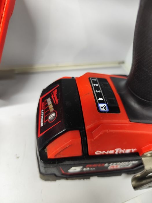 Milwaukee M18 імпакт ударний шуруповерт Мілвоке оригінал
