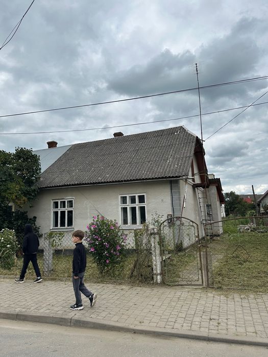 Будинок з земельною ділянкою