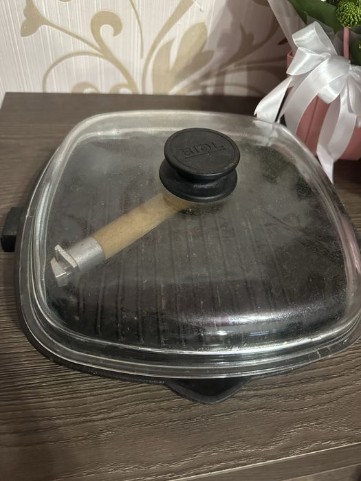 Чавунна сковорідка гриль Biol з кришкою