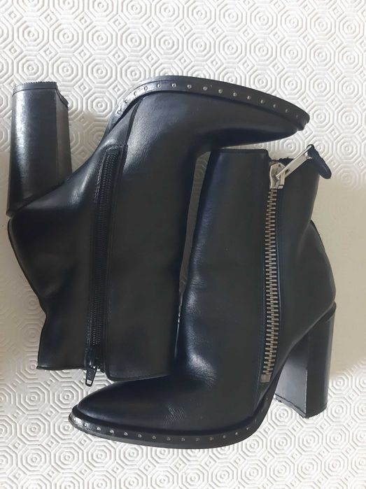 Botas pretas de senhora, com salto de 9cm, tamanho 35, estado novo