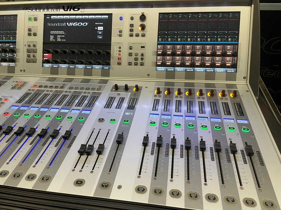 Cyfrowa konsoleta mikserska Soundcraft Vi-600 / Vi-6. Mikser dźwięku