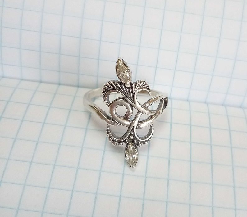 Кільце кольцо срібло 925 проба. Перстень Розмір 18