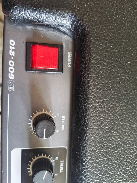 Ampeg BA-600-hybrydowe combo basowe 600W stan idealny