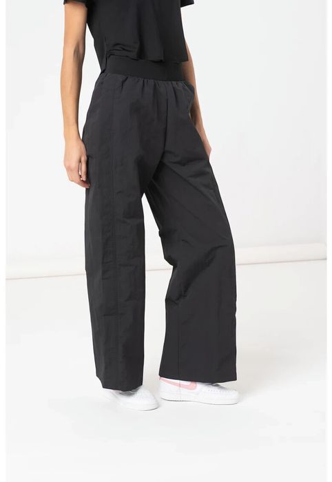 Оверсайз штани nike women icon clash woven high-rise парашути