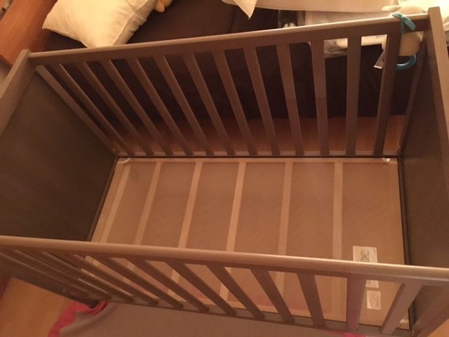 Berço e colchão Ikea